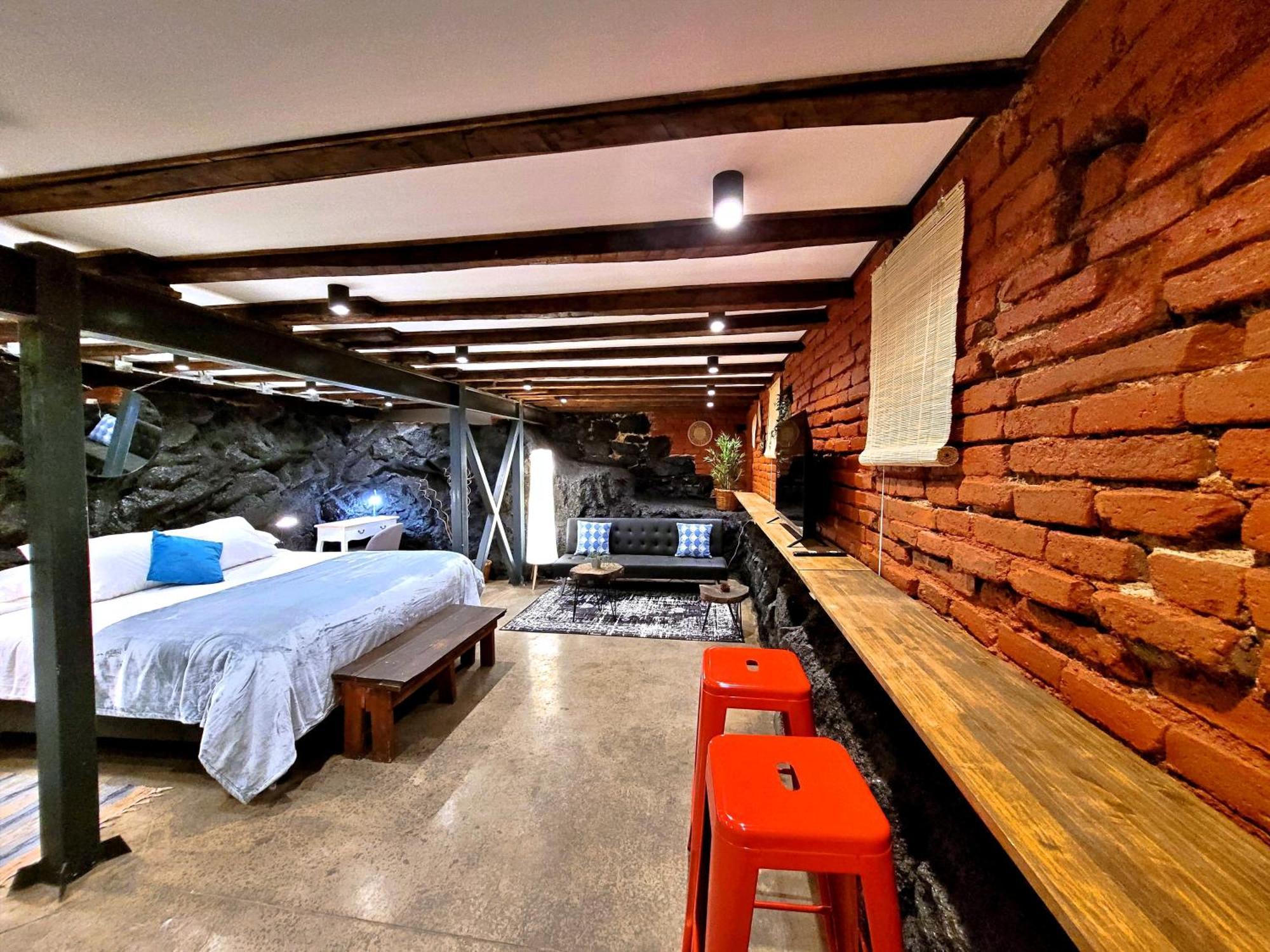 Maki & Hostal *
