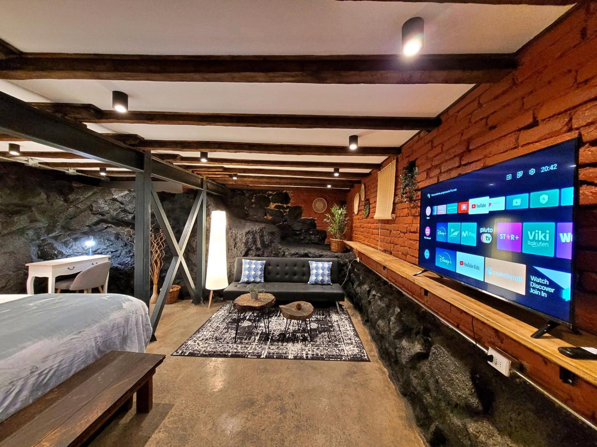 Maki & Hostal
