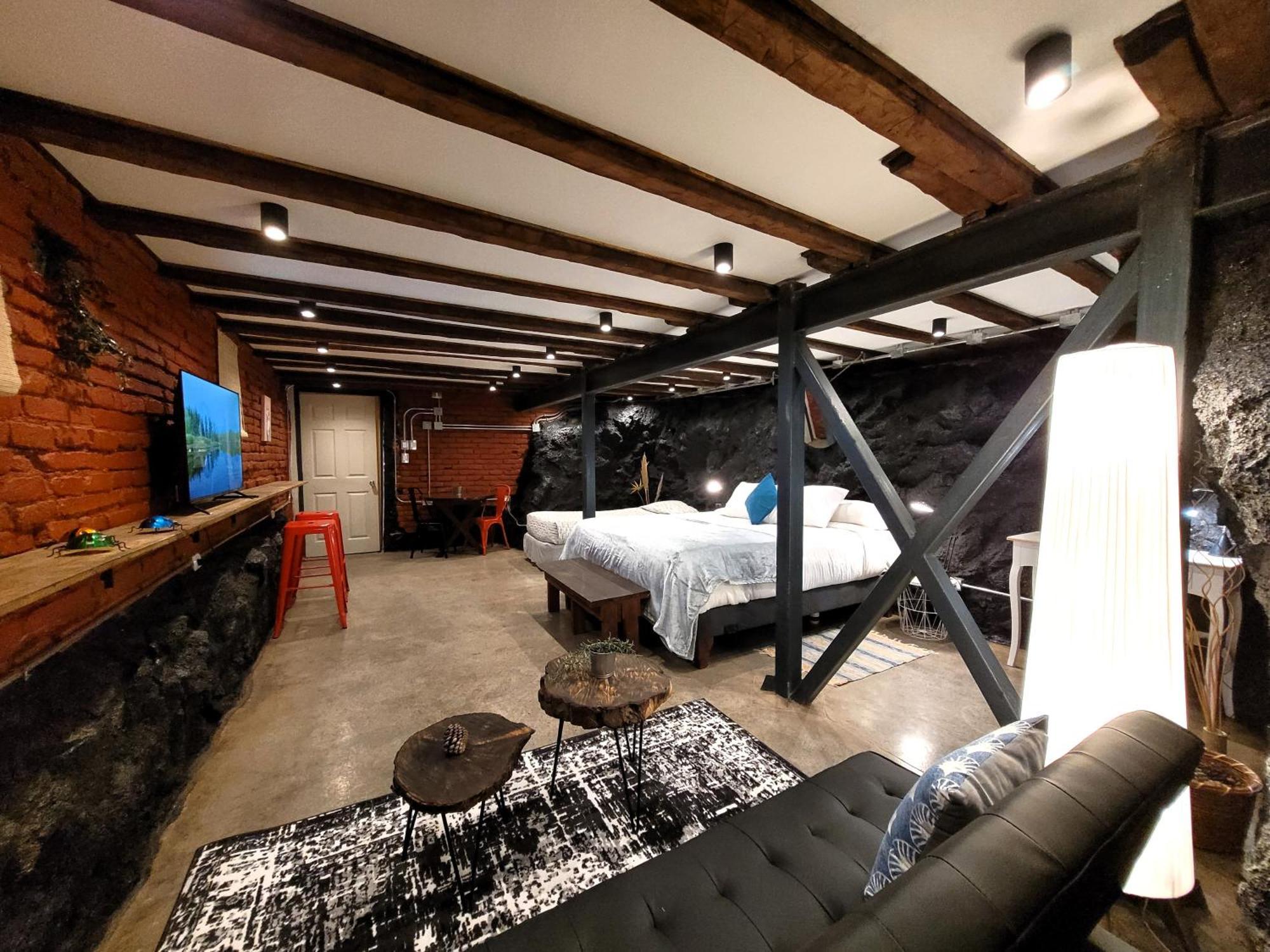 Maki & Hostal *