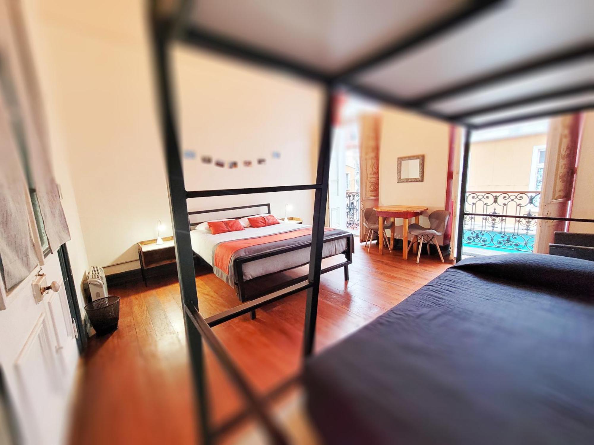 Maki & Hostal